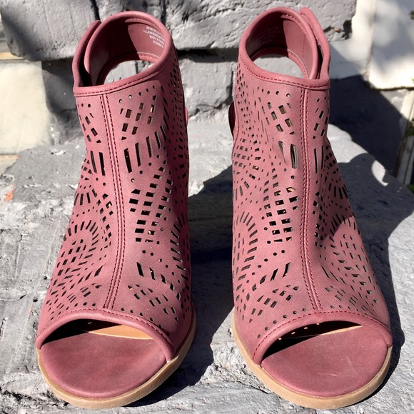 Indigo Rd Vegan Laser Cut Peep Toe Heeled Sandals - Picture 5 of 9